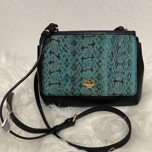 SSOLD🤩🤩🤩MCM with snake skin in front